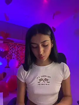 Snapshot of maddy_bronw_ chatting on February 7, 11:24 pm maddy bronw online show from February 7, 11:24 pm