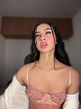 Snapshot of maddy_bronw_ chatting on March 1, 11:37 pm maddy bronw online show from March 1, 11:37 pm