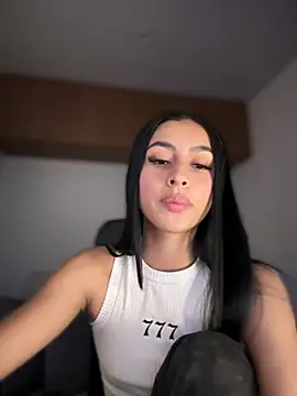 Snapshot of maddy_bronw_ chatting on March 8, 7:27 am maddy bronw online show from March 8, 7:27 am