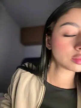 Snapshot of maddy_bronw_ chatting on March 23, 12:26 am maddy bronw online show from March 23, 12:26 am