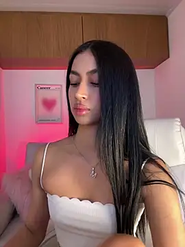 Snapshot of maddy_bronw_ chatting on September 15, 10:32 pm maddy bronw online show from September 15, 10:32 pm