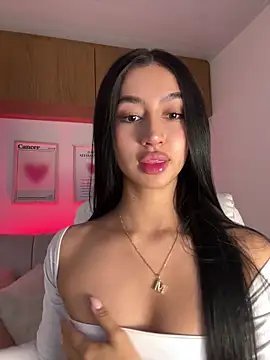 Snapshot of maddy_bronw_ chatting on September 18, 11:18 pm maddy bronw online show from September 18, 11:18 pm