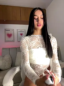 Snapshot of maddy_bronw_ chatting on November 4, 12:54 am maddy bronw online show from November 4, 12:54 am