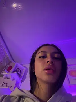 Snapshot of maddy_bronw_ chatting on November 14, 10:29 pm maddy bronw online show from November 14, 10:29 pm