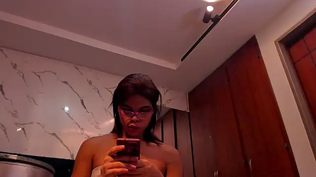 evelyn wine online show from September 25, 10:02 pm