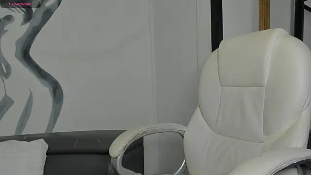 Snapshot of TinaJonnes_ chatting on March 11, 8:52 am TinaJonnes online show from March 11, 8:52 am