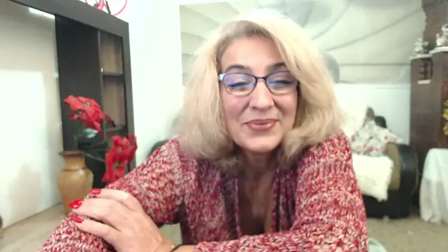 Snapshot of cecylya4u chatting on December 6, 6:59 am cecylya4u online show from December 6, 6:59 am