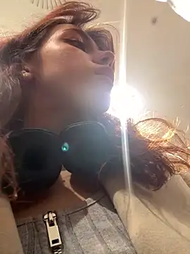 Lily  Belle online show from December 10, 1:11 pm