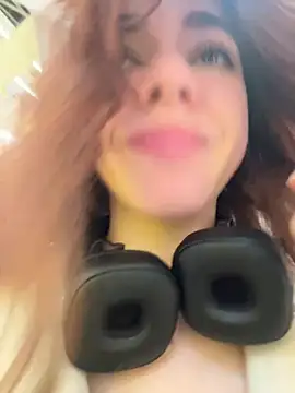 Lily  Belle online show from December 10, 4:17 pm