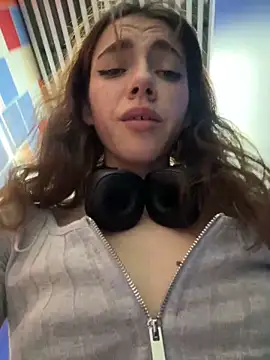 Lily  Belle online show from December 11, 4:09 pm