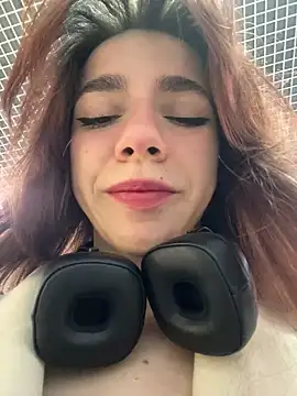 Lily  Belle online show from December 13, 1:12 pm