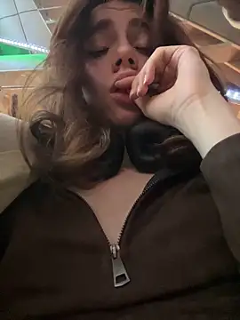 Lily  Belle online show from December 20, 4:25 pm