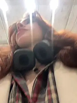 Lily  Belle online show from December 24, 1:28 pm
