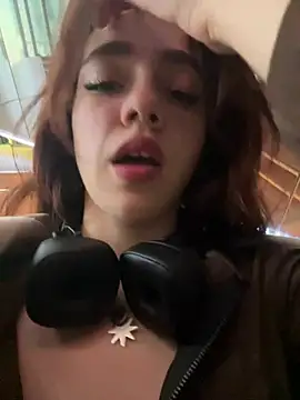 Lily  Belle online show from December 25, 4:11 pm