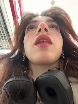 Lily  Belle online show from January 6, 1:30 pm