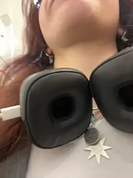 Lily  Belle online show from January 9, 1:13 pm