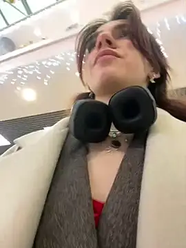 Lily  Belle online show from January 12, 1:16 pm
