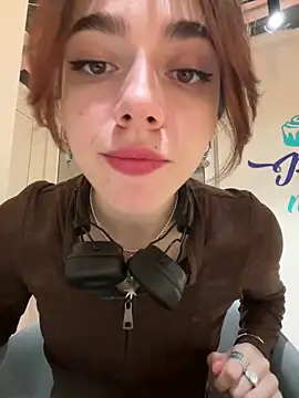 Lily  Belle online show from February 4, 3:15 pm