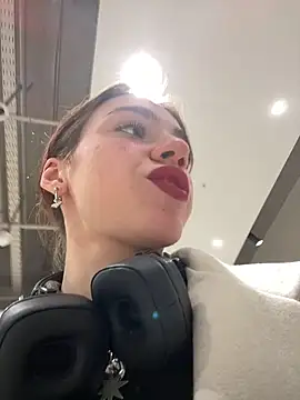 Lily  Belle online show from February 13, 3:35 pm