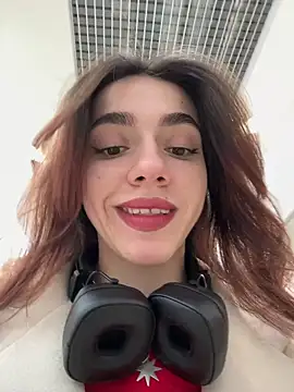Lily  Belle online show from February 25, 1:06 pm
