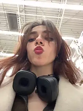 Lily  Belle online show from March 7, 12:45 pm