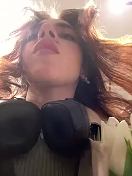 Lily  Belle online show from March 8, 1:14 pm