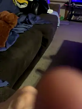 KlutzyWonder4 online show from December 22, 4:31 am