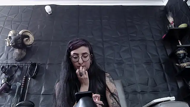 Agata Darkness online show from April 28, 5:40 pm