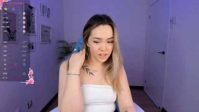 Evia r0se online show from December 10, 10:49 am