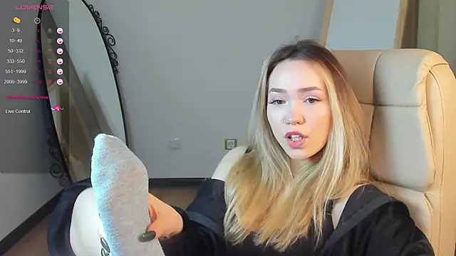 Evia r0se online show from January 17, 11:38 am