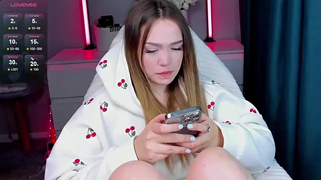 Evia r0se online show from October 2, 2:35 pm