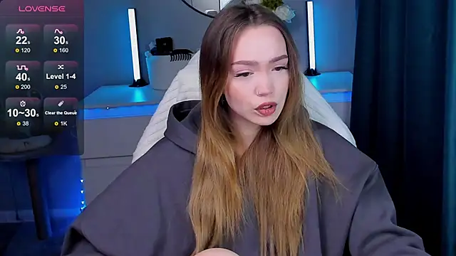 Evia r0se online show from October 4, 8:40 pm