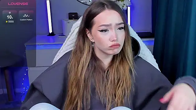 Evia r0se online show from November 10, 2:27 pm