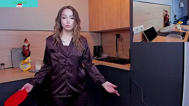 Evia r0se online show from December 19, 5:42 pm