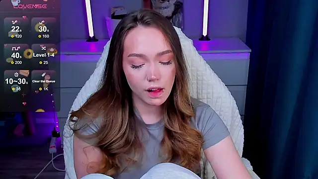 Snapshot of Evia_r0se chatting on February 20, 4:51 pm Evia r0se online show from February 20, 4:51 pm