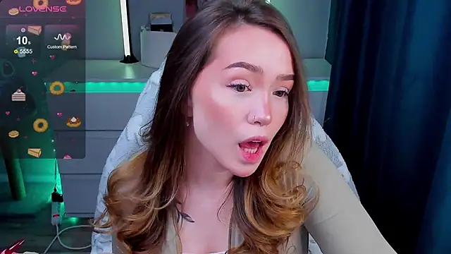 Snapshot of Evia_r0se chatting on February 25, 8:02 am Evia r0se online show from February 25, 8:02 am