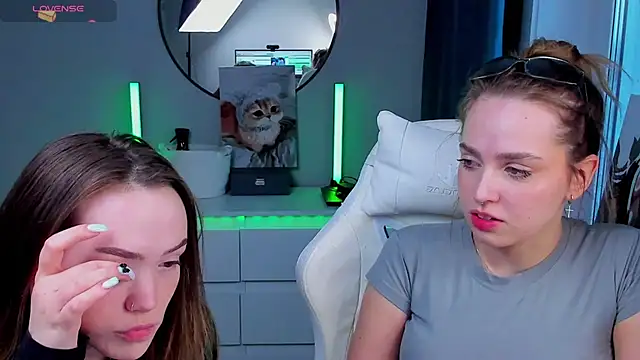 Snapshot of Evia_r0se chatting on March 8, 2:04 am Evia r0se online show from March 8, 2:04 am