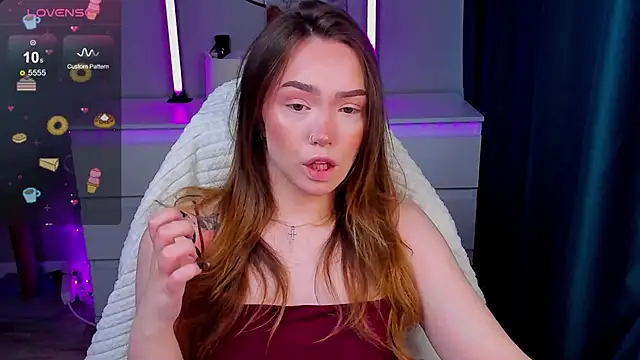 Snapshot of Evia_r0se chatting on March 21, 8:52 am Evia r0se online show from March 21, 8:52 am