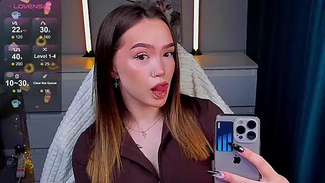 Snapshot of Evia_r0se chatting on April 1, 5:30 am Evia r0se online show from April 1, 5:30 am