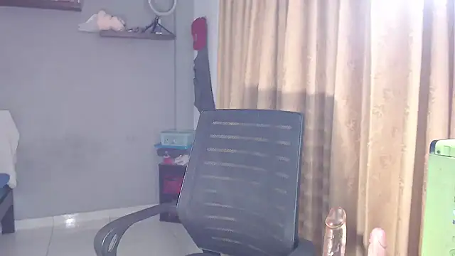 Snapshot of SusanLeroy chatting on October 10, 10:03 am SusanLeroy online show from October 10, 10:03 am