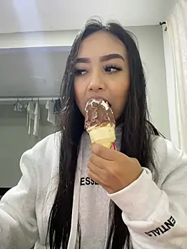 SOPHIACANDY19  online show from December 14, 1:17 am