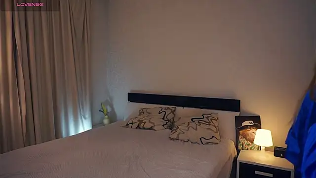 CathrynGeer online show from November 4, 6:18 pm