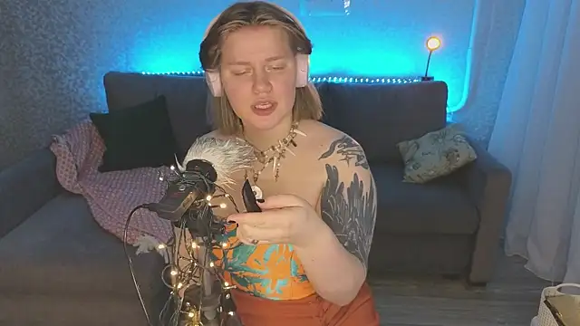 Kira Citro online show from January 17, 8:11 pm