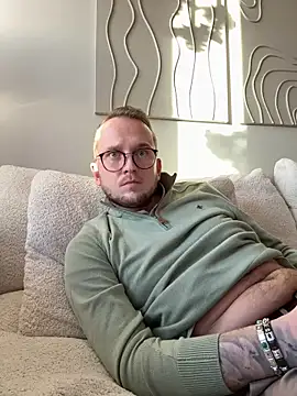 Snapshot of thehornyguy97 chatting on December 19, 12:12 pm thehornyguy97 online show from December 19, 12:12 pm