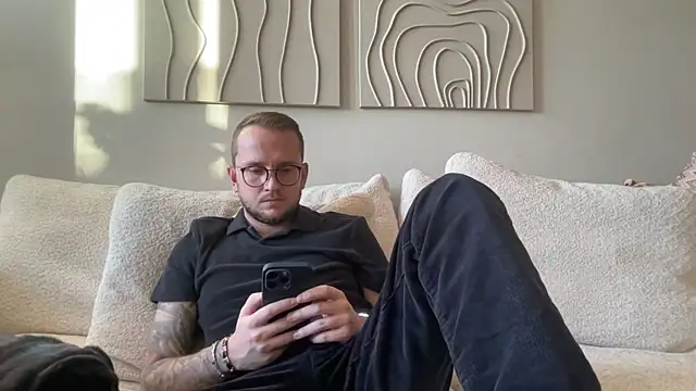 Snapshot of thehornyguy97 chatting on December 20, 11:39 am thehornyguy97 online show from December 20, 11:39 am