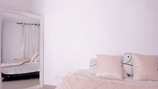 NickyBrown  online show from November 27, 5:15 pm