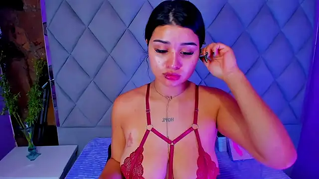 venusowen  online show from October 9, 1:20 pm