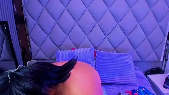 venusowen  online show from October 18, 1:23 pm