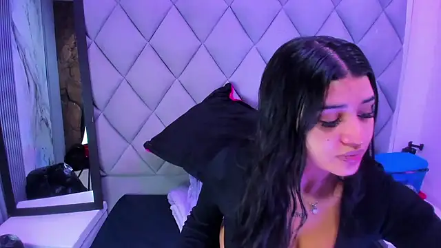 venusowen  online show from January 19, 1:59 pm