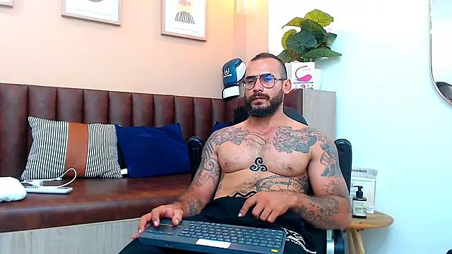 hanz col online show from March 18, 11:30 am